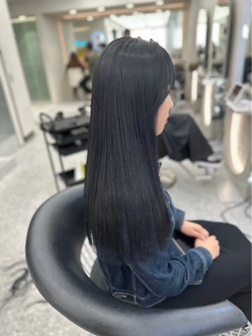 セミロング カラー ヘアアレンジ ベージュカラー ブリーチ 透明感カラー ブリーチなしカラー 髪質改善 ヘアカラー 縮毛矯正 トリートメント 【博多髪質改善】 吉村 清志のヘアスタイル