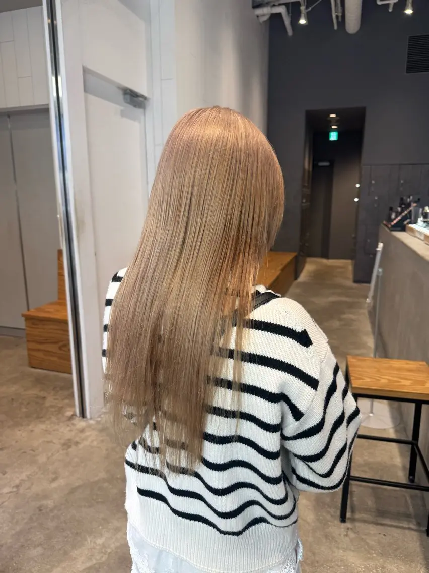 ロング カラー ベージュカラー ミルクティーベージュ ヘアカラー 【似合わせカラー】 西口嶺河のヘアスタイル