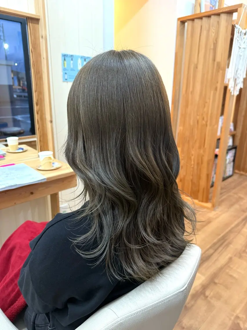 ミディアム カラー カット Agu hair 木間のヘアスタイル