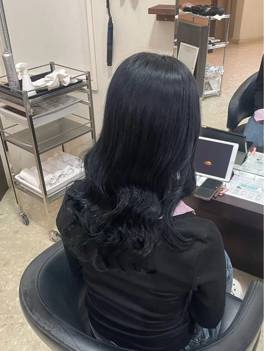 ロング カラー 尾﨑 ひよりのヘアスタイル