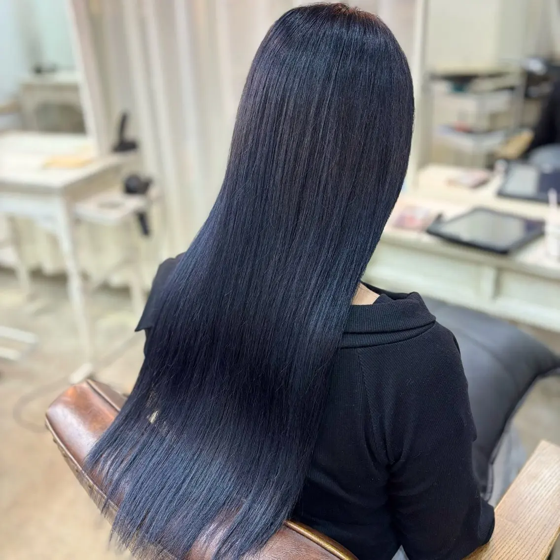 ロング カラー 黒髪 ブルーカラー ブルーブラック ヘアカラー トリートメント 艶髪‎カラー🤍 RIKAのヘアスタイル