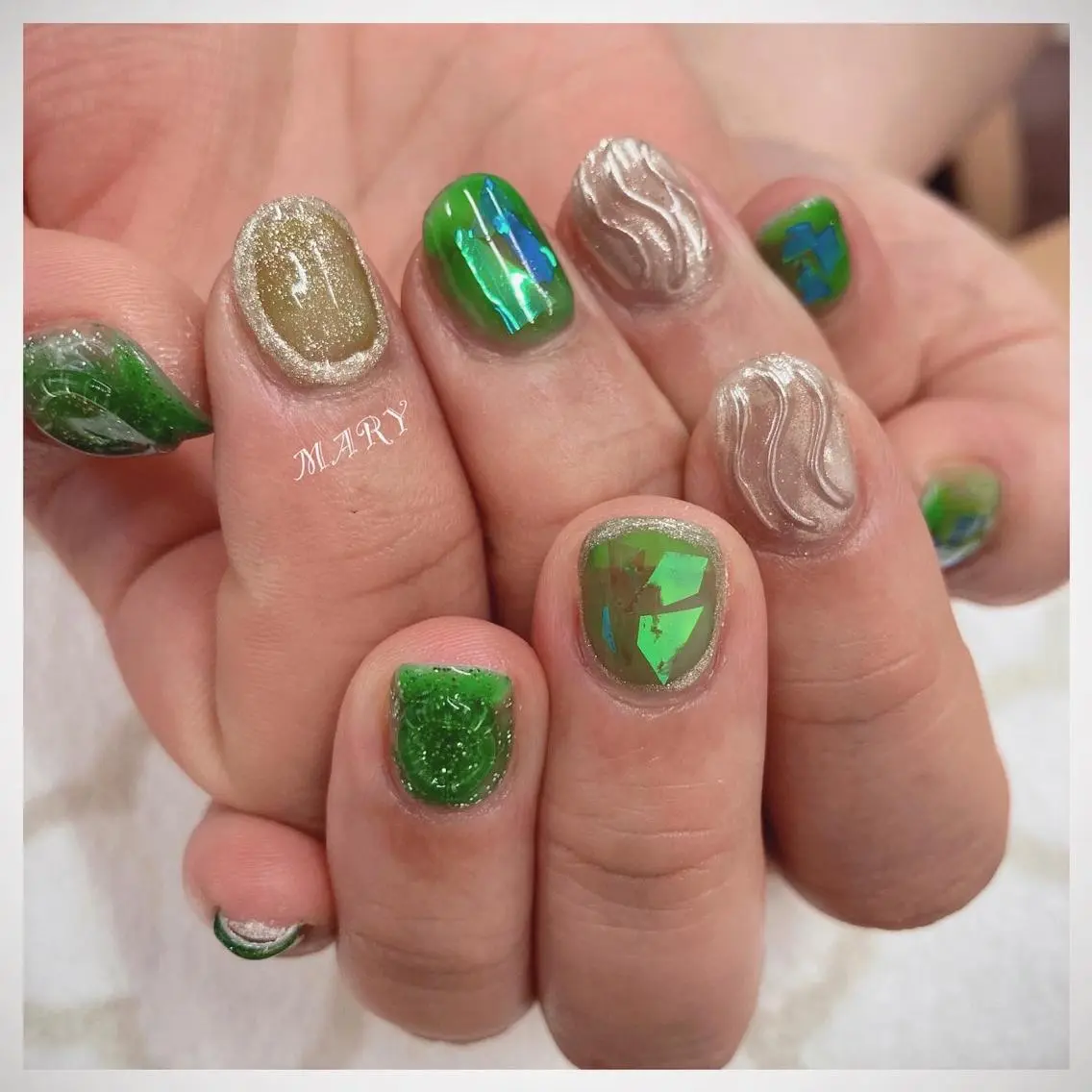 ネイル グリーン ミラーネイル ハンドネイル Mary nail .narumiのネイルデザイン