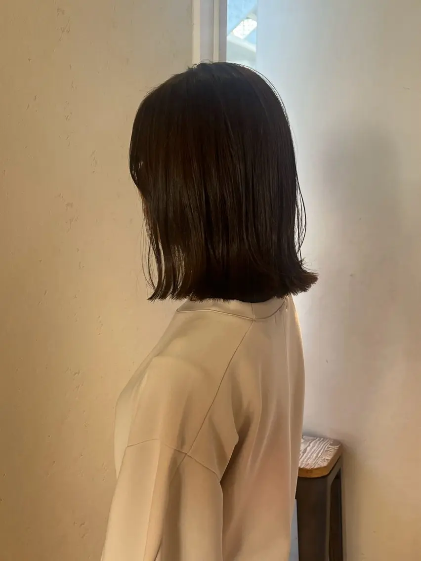 ミディアム ボブ 外ハネヘア 小林 萌生のヘアスタイル