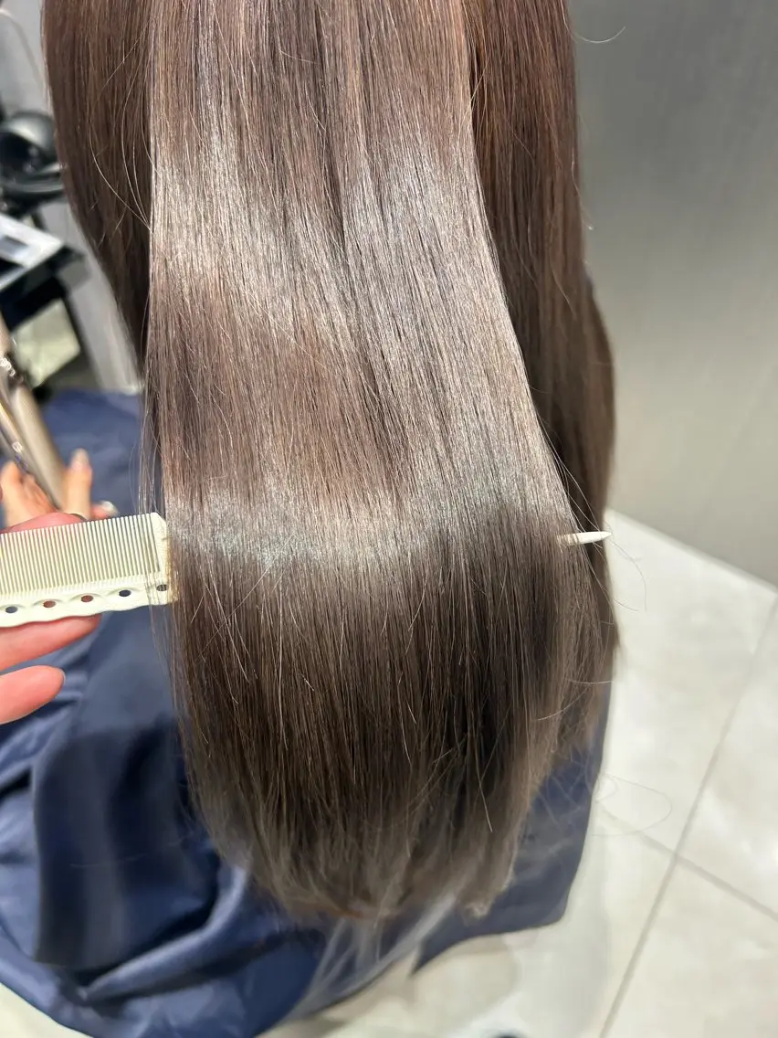 カラー ブリーチ グレージュ 塙 英万のヘアスタイル