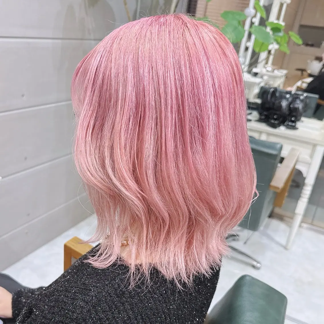 ミディアム カラー ブリーチ デザインカラー ハイトーンカラー ピンクカラー ヘアカラー トリートメント DAYS Men’sのヘアスタイル