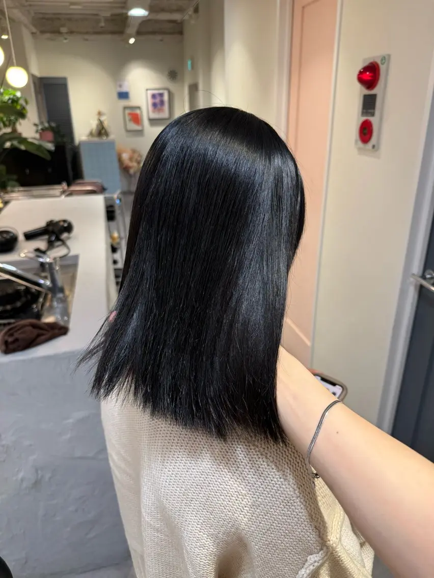 ミディアム カラー 黒髪 ブルーカラー ブルーブラック 透明感カラー ayaka♡ 柔らかカラーのヘアスタイル