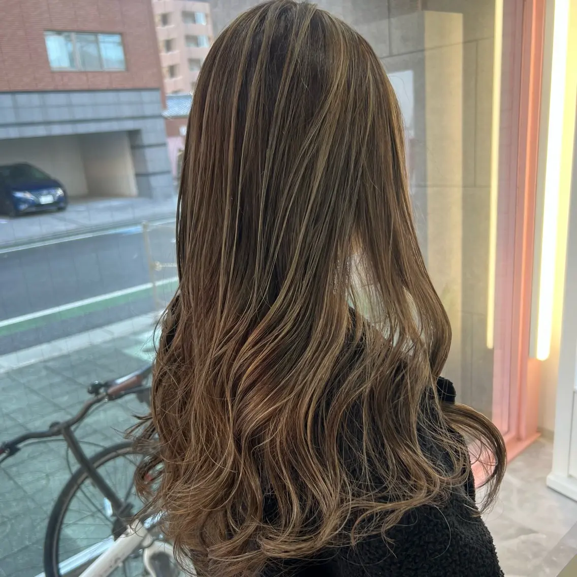 ロング ハイライト レイヤーカット カット ヘアカラー トリートメント 岸下 理緒のヘアスタイル