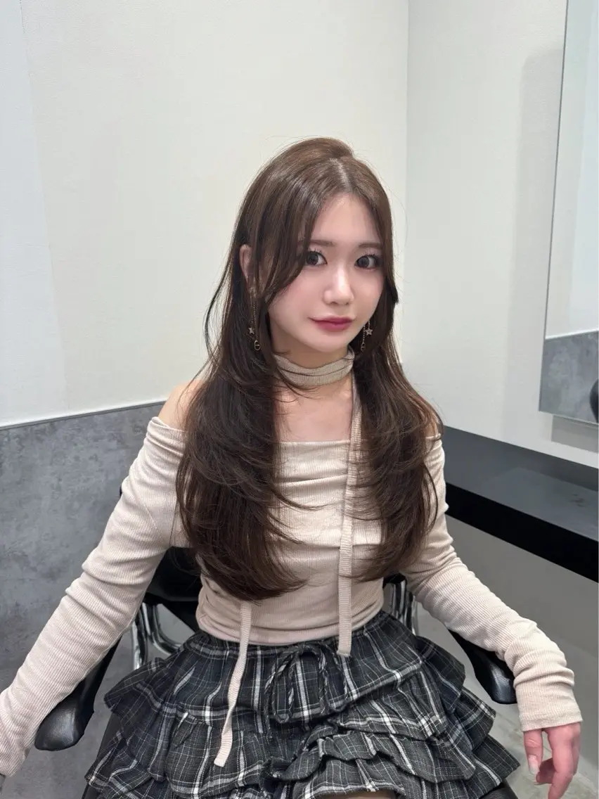 ロング カラー 透明感カラー グレージュ 顔周りカット レイヤーカット カット ヘアカラー トリートメント 韓国系支持率No.1 レイヤー特化/きょうのヘアスタイル