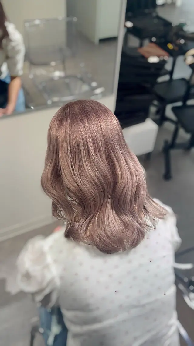 ミディアム カラー カット ヘアカラー トリートメント ヘアセット クルミ🤍推し活 🎀ピンクカラーのヘアスタイル