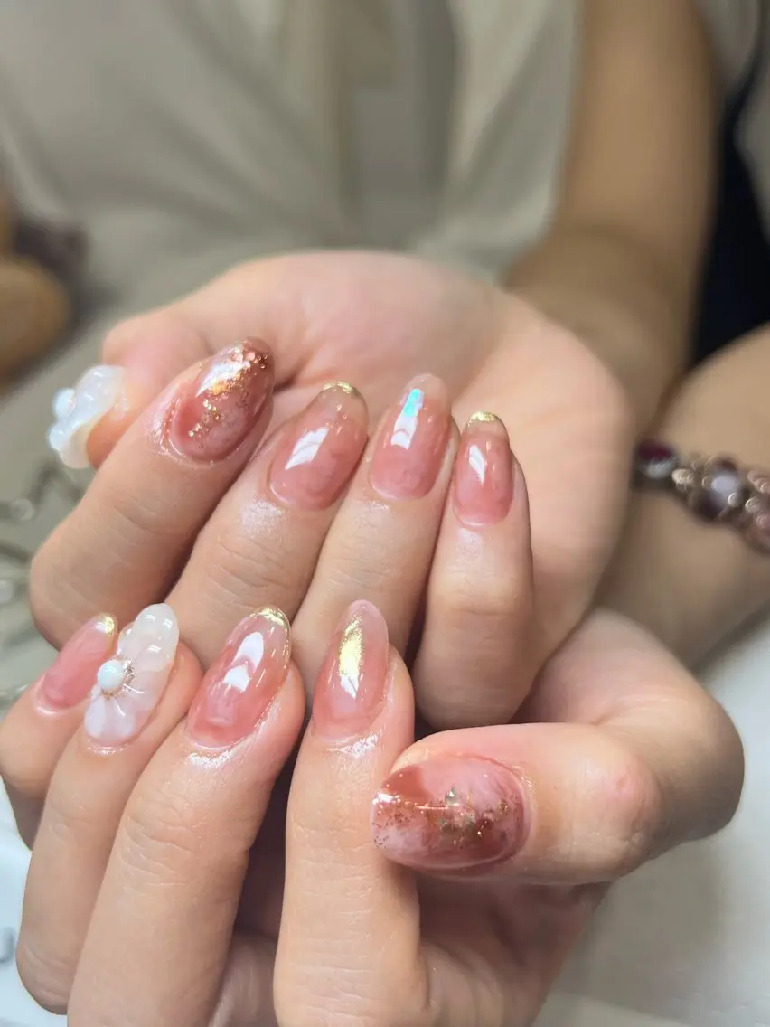 ネイル アートネイル フラワーネイル フレンチネイル ゴールド ミラーネイル ハンドネイル LYYM Salon Nikoのネイルデザイン