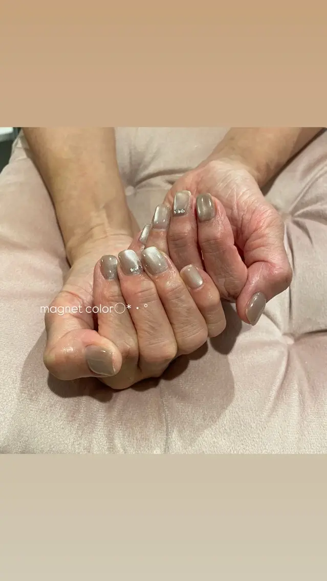 ネイル マグネットネイル マグネットワンカラー ワンカラーネイル petit luxe 🎀narumiのネイルデザイン