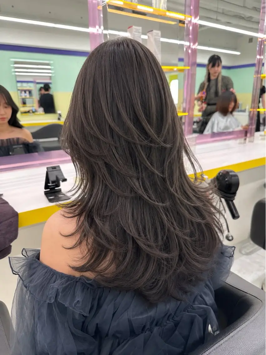 セミロング カラー カット ヘアカラー トリートメント ブリーチ縮毛矯正加藤 韓国ヘア🫧のヘアスタイル