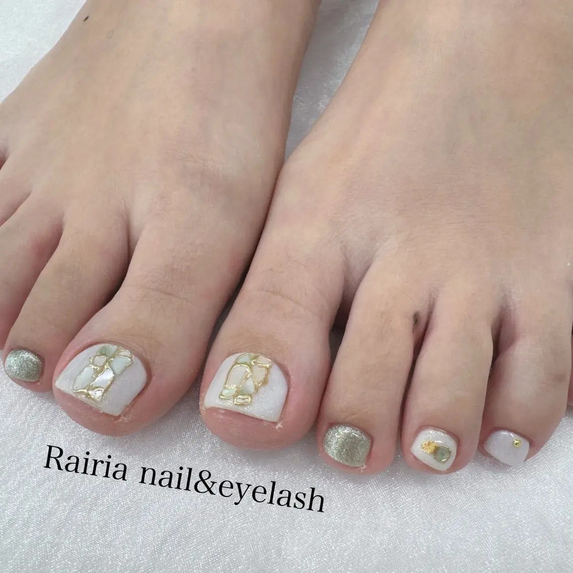 ネイル アートネイル フットネイル ジェルネイル ゴールド ニュアンスネイル ハンドネイル Rairia_ Fuukaのネイルデザイン