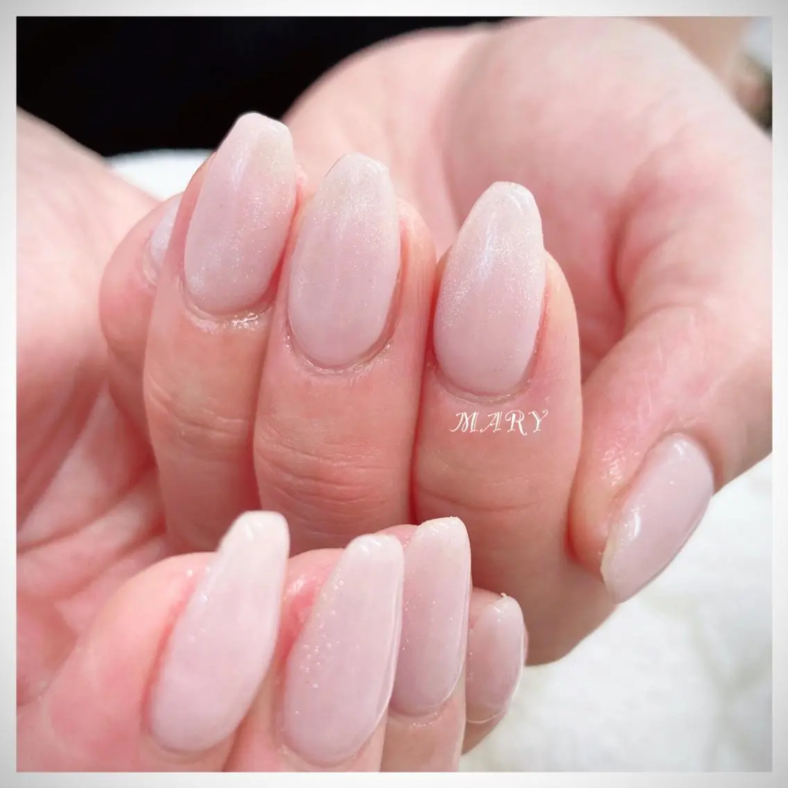 ネイル キラキラネイル マグネットネイル マグネットワンカラー ニュアンスネイル オフィスネイル ハンドネイル Mary nail .narumiのネイルデザイン
