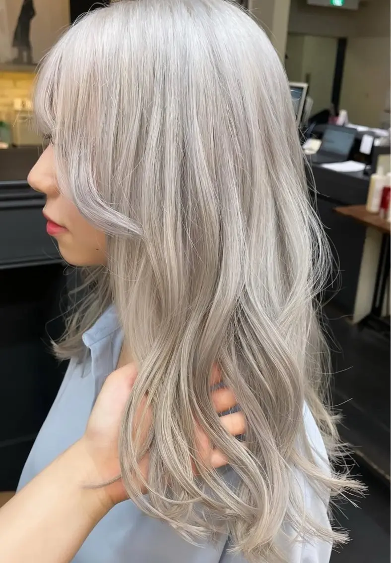 セミロング カラー ヘアカラー 6/5まで目黒店 カラー🎀ミカゼのヘアスタイル