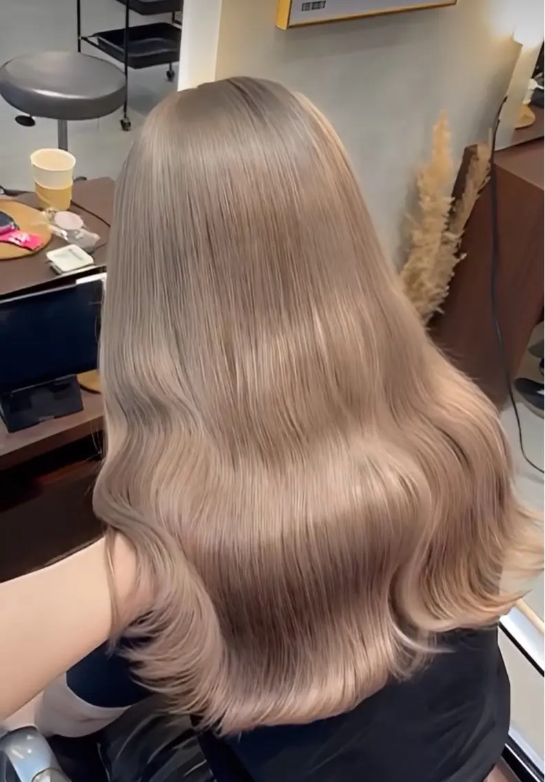 セミロング ヘアカラー chic 渡辺 桃羽のヘアスタイル