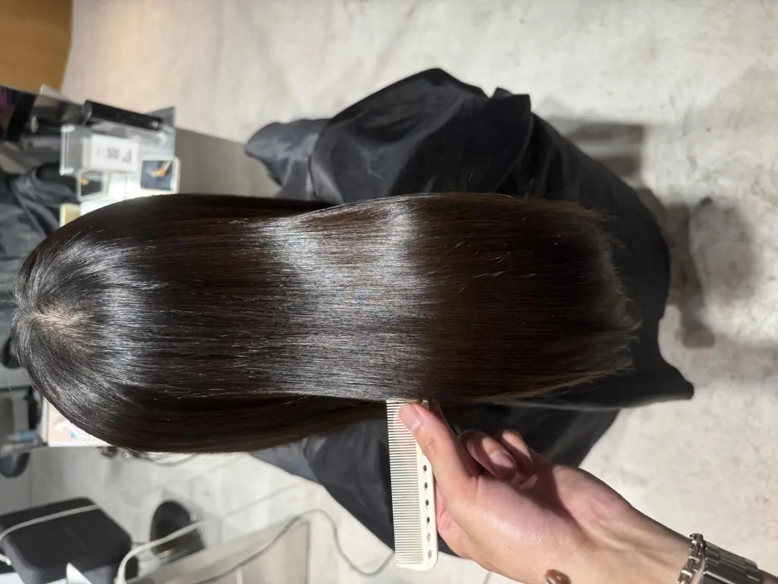 ⭐️ストレスゼロの髪の毛へ⭐️似合わせカット+美髪縮毛矯正+ケラチントリートメント16000円の写真