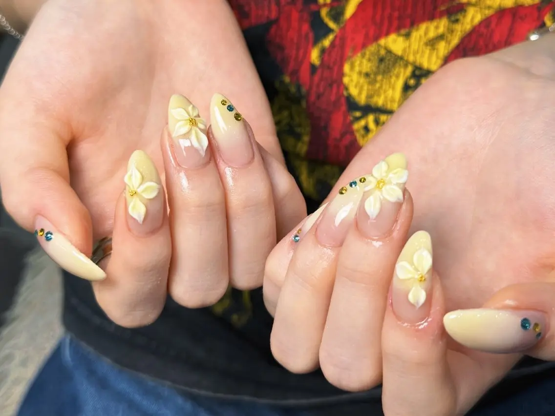 ネイル チークネイル フレンチネイル ジェルネイル ガーリー キラキラネイル ハンドネイル UM Nail Salonのネイルデザイン