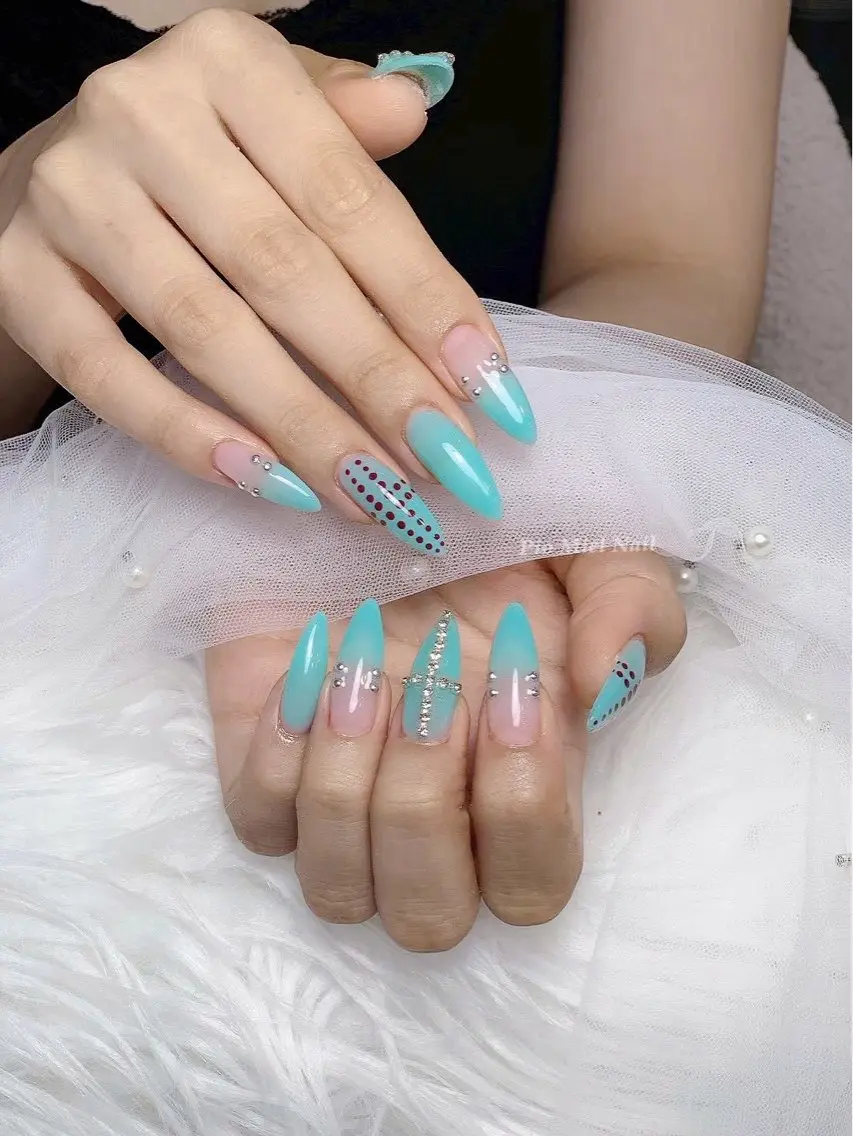 ネイル ハンドネイル HANA 長さだしのネイルデザイン