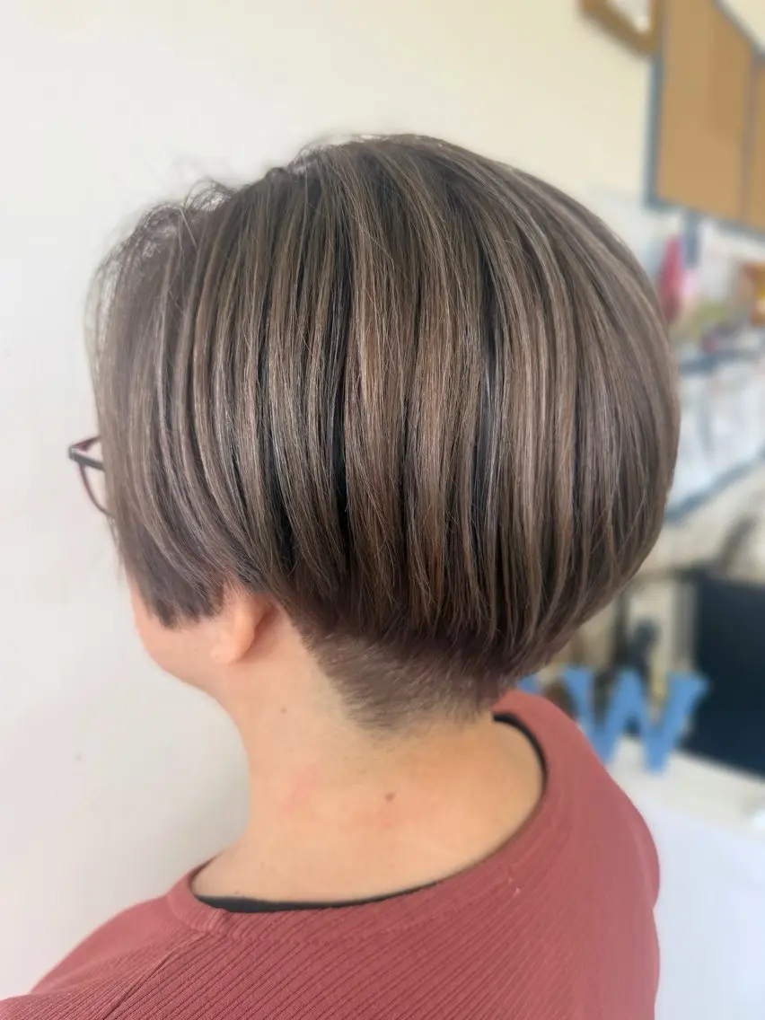 ショート カラー ベージュカラー ヘアカラー トリートメント アダニヤ ナツキのヘアスタイル