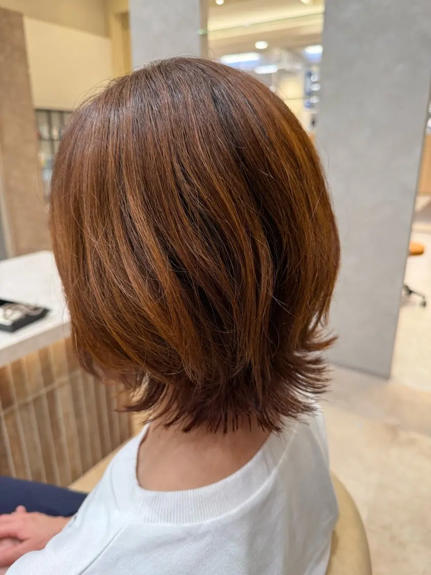 ミディアム ボブ 顔周りカット レイヤーカット 外ハネヘア 服部 涼乃のヘアスタイル