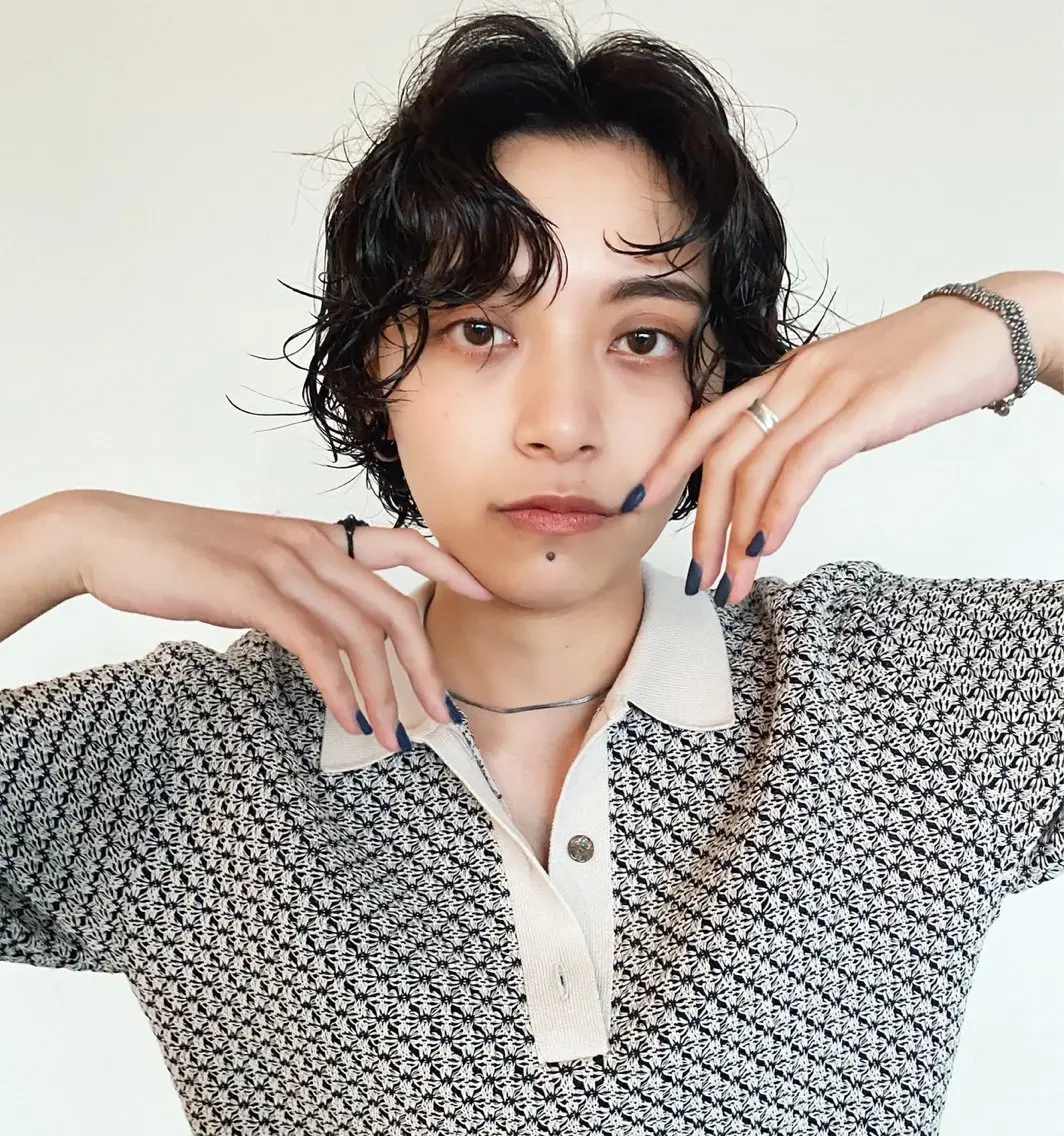 ショート パーマ hollo 原宿のヘアスタイル