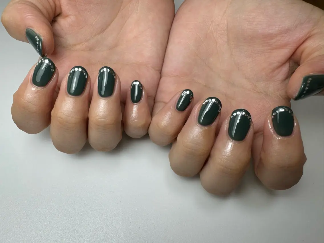 ネイル グリーン シルバー 白日-hakubi nail-のネイルデザイン