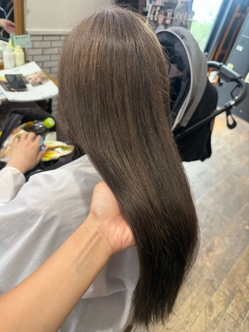 ロング ヘアカラー 半田 知穂のヘアスタイル