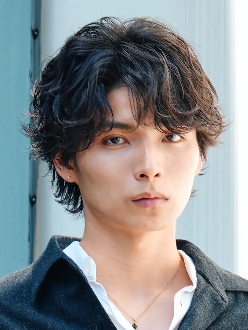 ミディアム パーマ ミディアムパーマ ツイストスパイラルパーマ 学生 ニュアンスパーマ スパイラルパーマ カット パーマ fifth/原宿/ 毛流れ/しゅうとのヘアスタイル