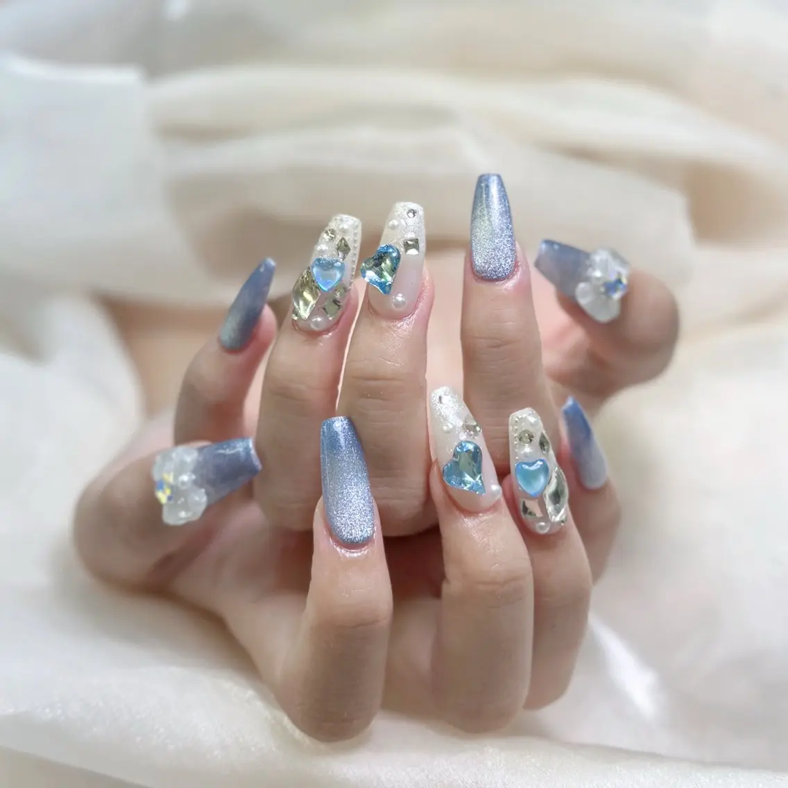 ネイル クリアネイル キラキラネイル ロングネイル マグネットネイル リボン ハンドネイル princess👑 木戸 唯のネイルデザイン