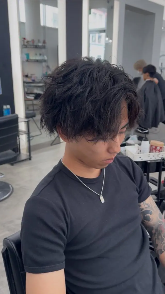 パーマ メンズ アップバング メンズパーマ スパイラルパーマ カット パーマ メンズヘア カット、パーマ特化のヘアスタイル