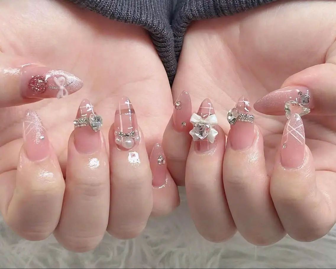 ネイル フレンチネイル ジェルネイル ガラスフレンチ ハロウィン ハート ハンドネイル H.baby Nail Salonのネイルデザイン