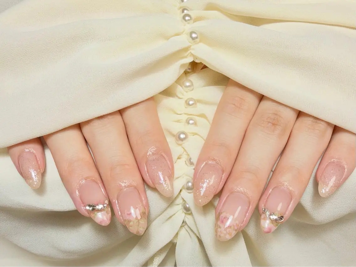 ネイル フラワーネイル フレンチネイル ハンドネイル ✨韓国✨nail salonLumieのネイルデザイン