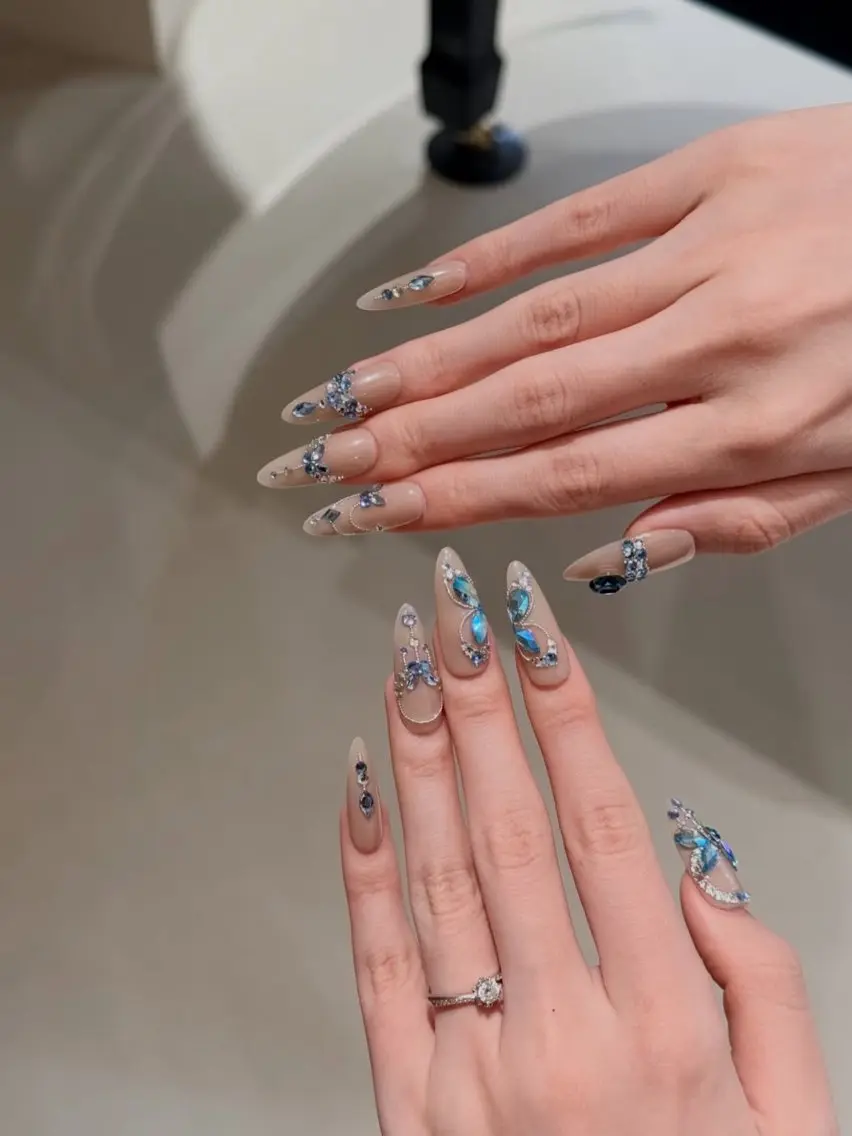 ネイル MQueen ネイルサロンのネイルデザイン