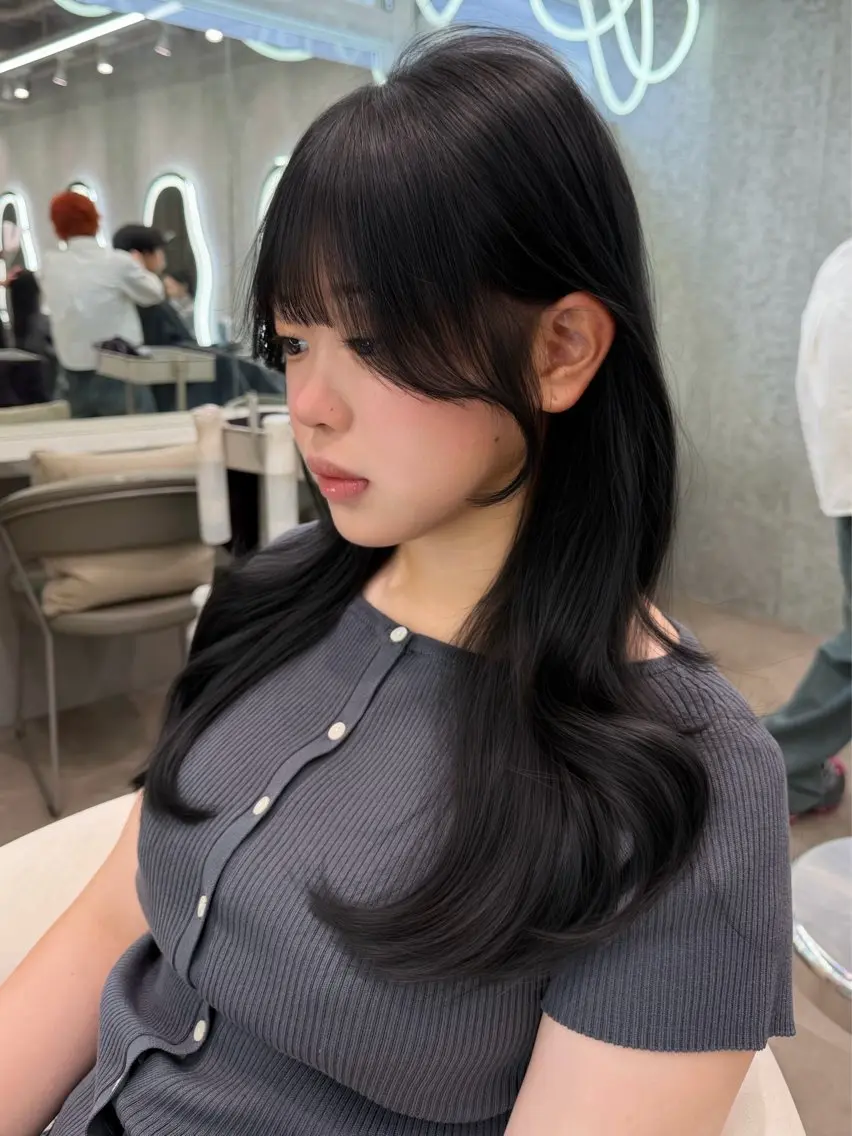 ロング カラー ヘアアレンジ アッシュ 黒髪 ブリーチ ブルーカラー ブルーブラック ヘアカラー トリートメント ヘアセット 大宮縮毛矯正🩵 レイヤー 佐藤和のヘアスタイル