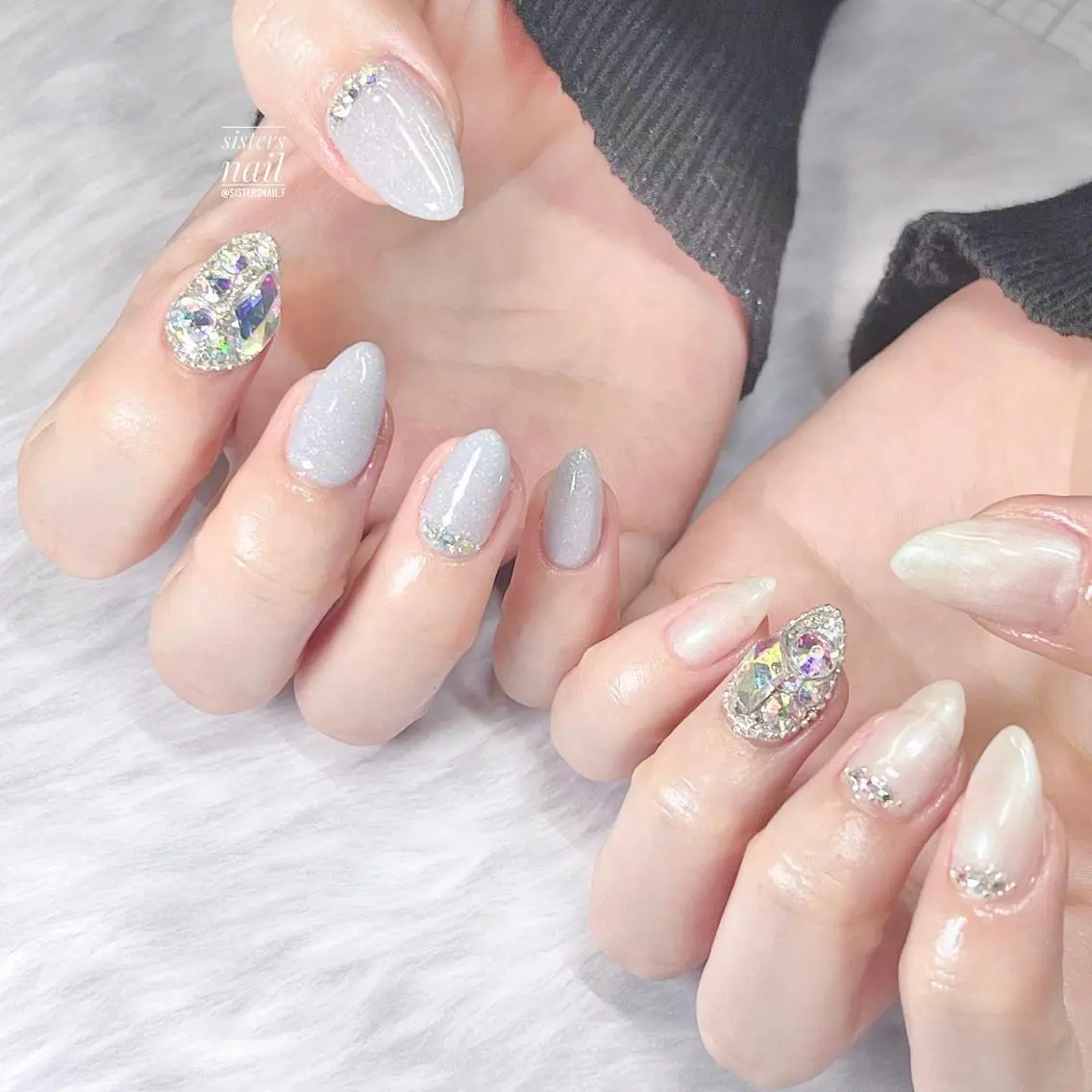 ネイル アートネイル ブルー キラキラネイル ストーンネイル ワンホンネイル sisters nail.fのネイルデザイン