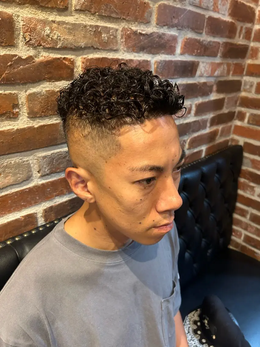 ショート パーマ メンズ フェードカット メンズパーマ Mr. Hayaのヘアスタイル