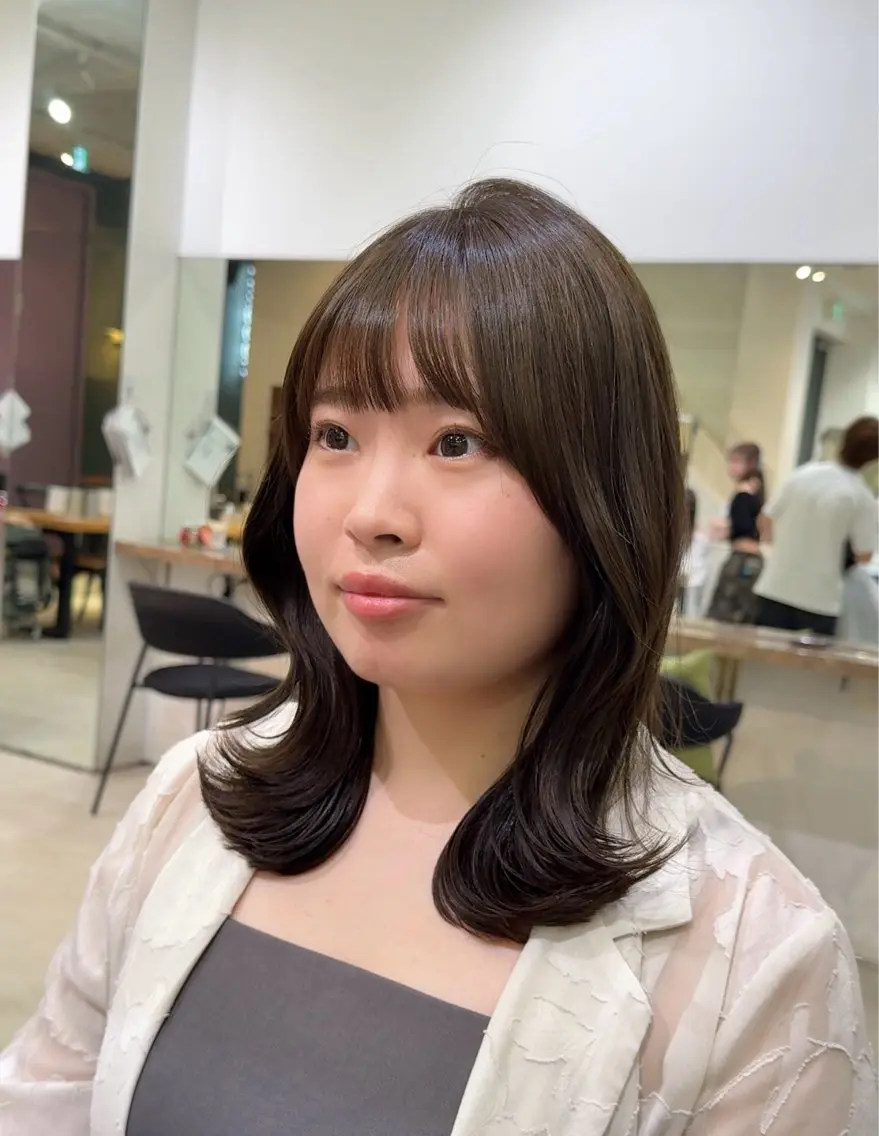 ミディアム 似合わせカット× 透明感カラーマリアのヘアスタイル