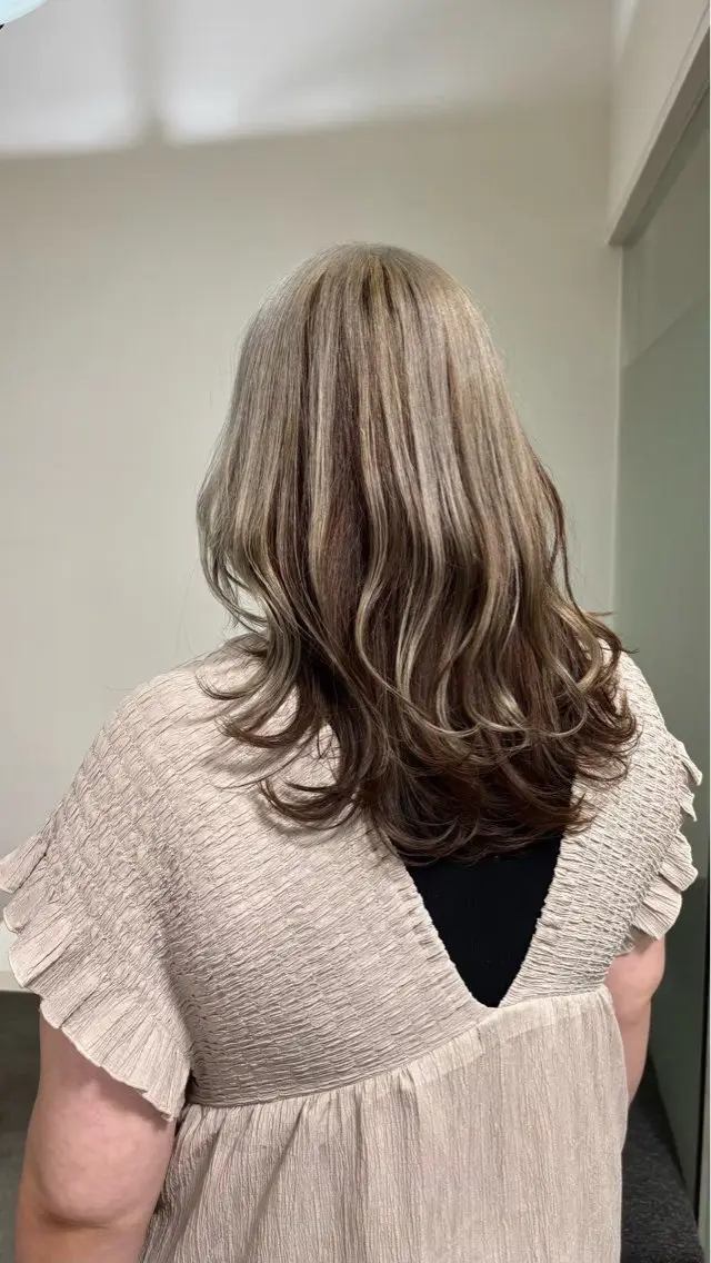 Ｗcolor 🍊＋treatment🫧［ケアブリーチ１回（デザインカラー）＋うる艶カラー］の写真