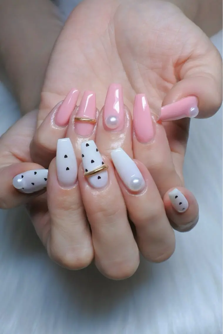 ネイル ドット ゴールド ハート ハンドネイル nail room RAVAHLIAのネイルデザイン