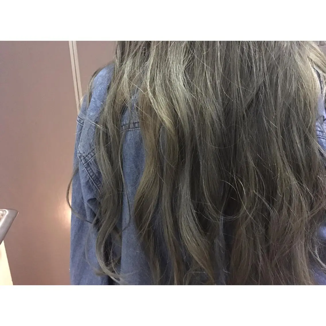 ロング カラー アッシュ ブリーチ 透明感カラー 中牧 亜弥のヘアスタイル