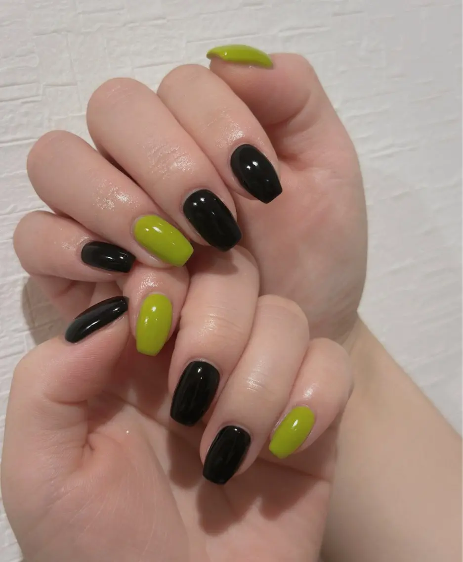 ネイル オーロラネイル 長さ出し フットネイル ラメ(グリッター) ラメグラデーション ハンドネイル 👍thumbs up nail👍のネイルデザイン
