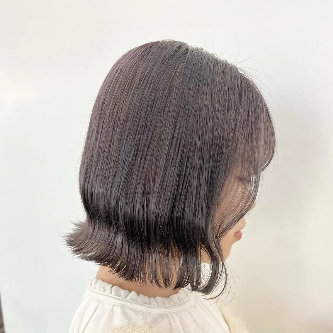 セミロング カラー グレージュ ラベンダーカラー ラベンダーグレージュ ラベンダーグレー ヘアカラー トリートメント 🌼動き×透明感🩵 ハイトーン/ナナのヘアスタイル