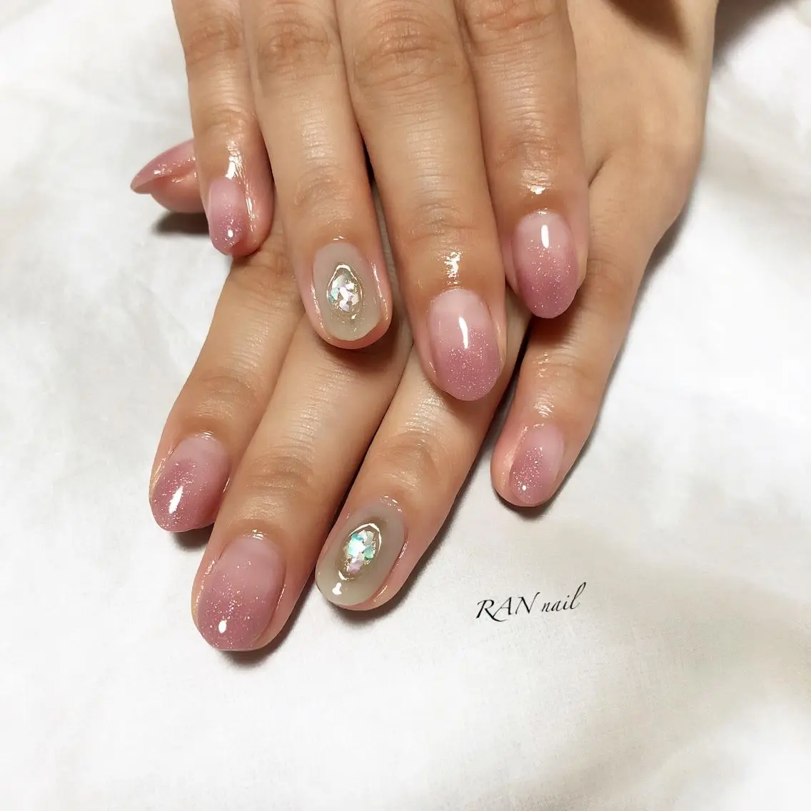 ネイル フットネイル グラデーション ラメ(グリッター) オフィスネイル ピンク ハンドネイル フットネイル RAN nailのネイルデザイン