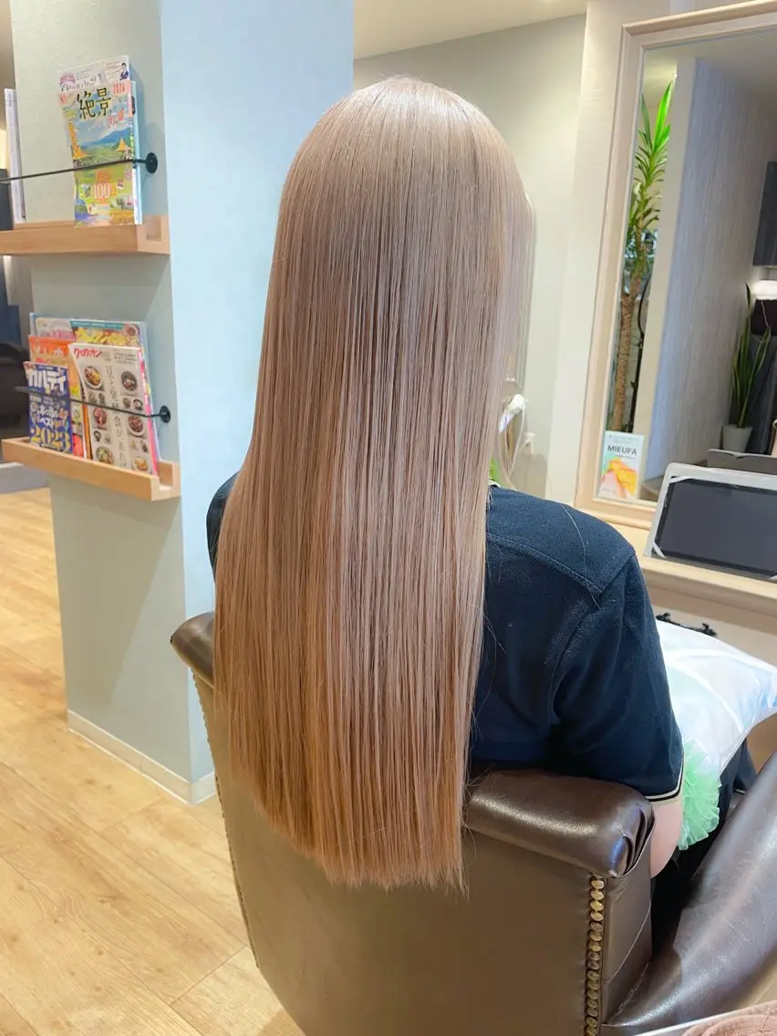 ロング カラー ベージュカラー ブリーチ ミルクティーベージュ ヘアカラー トリートメント 高嶋 憂蘭々のヘアスタイル