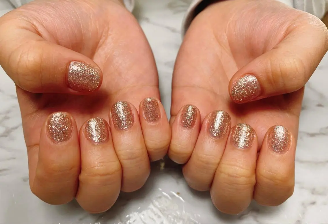 ショート ネイル ショートヘア ラメ(グリッター) ワンカラーネイル ショートネイル salon ナチュレのネイルデザイン