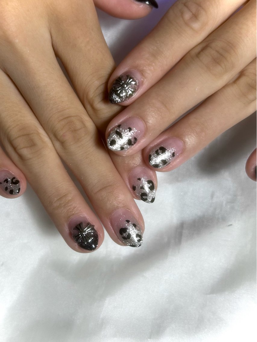 ショート pas á pas 🩵💛minoriのネイルデザイン