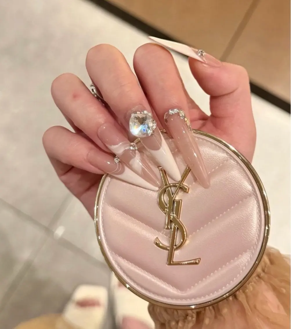 ネイル ハンドネイル Luna Gladeのネイルデザイン