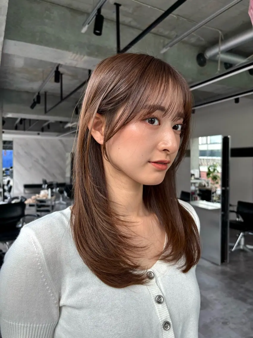 セミロング 顔まわりレイヤー 顔周りカット レイヤーカット カット ヘアカラー 佐藤 芽依のヘアスタイル