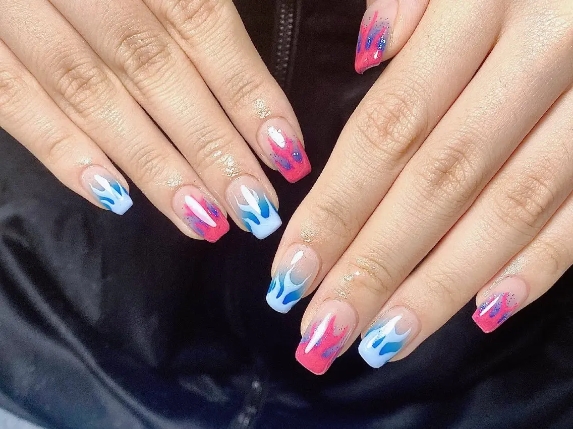 ネイル クリアネイル フラッシュネイル フットネイル フレンチネイル ジェルネイル ハンドネイル UM Nail Salonのネイルデザイン